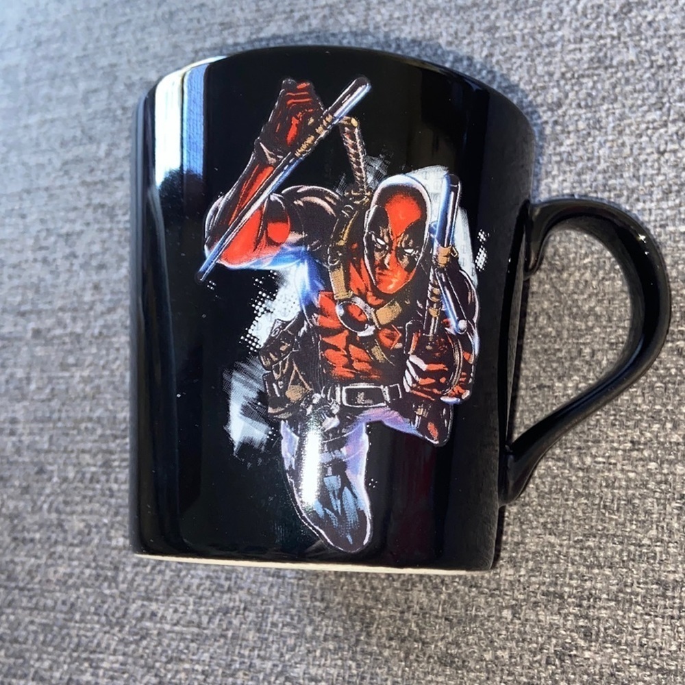 Marvel Extreme Deadpool 12 oz. Ceramic Mug  Microwave & Dishwasher Safe T8